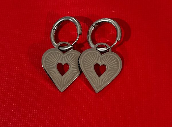 Classic heart earrings